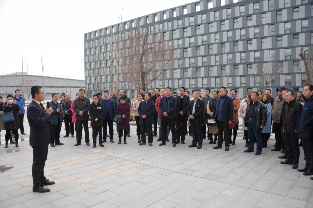 甘肅省第三期黨建強、發(fā)展強非公經(jīng)濟工作能力提升培訓(xùn)班參觀蘭州新區(qū)“亞太三廠” 項目