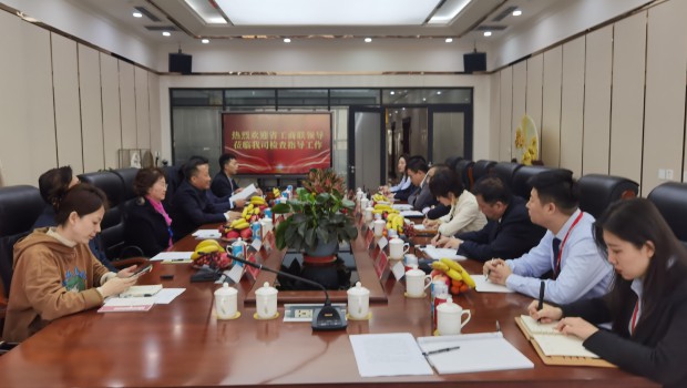 甘肅省委統(tǒng)戰(zhàn)部副部長、省工商聯(lián)黨組書記茍?zhí)旌暌恍猩W臨蘭州亞太集團檢查指導(dǎo)工作